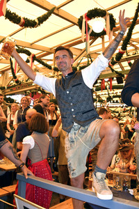 Wiesn Anstich im Schottenhamel Festzelt auf dem Oktoberfest 2023 in München