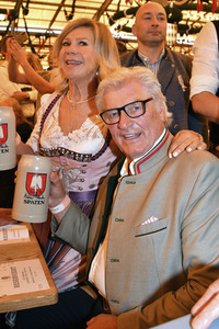 Wiesn Anstich im Schottenhamel Festzelt auf dem Oktoberfest 2023 in München