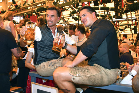 Wiesn Anstich im Schottenhamel Festzelt auf dem Oktoberfest 2023 in München