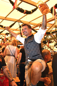 Wiesn Anstich im Schottenhamel Festzelt auf dem Oktoberfest 2023 in München
