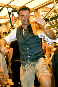 Wiesn Anstich im Schottenhamel Festzelt auf dem Oktoberfest 2023 in München