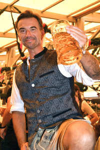 Wiesn Anstich im Schottenhamel Festzelt auf dem Oktoberfest 2023 in München