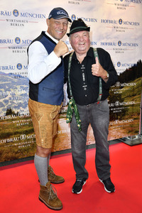 Wiesn Anstich 2023 im Hofbräu Berlin