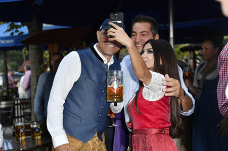 Wiesn Anstich 2023 im Hofbräu Berlin