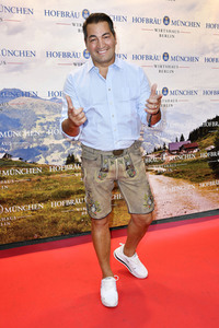 Wiesn Anstich 2023 im Hofbräu Berlin