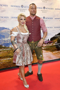 Wiesn Anstich 2023 im Hofbräu Berlin
