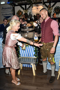 Wiesn Anstich 2023 im Hofbräu Berlin