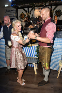 Wiesn Anstich 2023 im Hofbräu Berlin