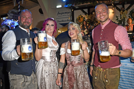 Wiesn Anstich 2023 im Hofbräu Berlin