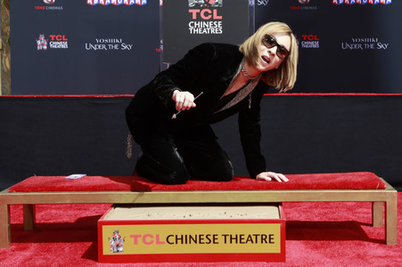 Hand and Footprint Ceremony mit Yoshiki in Los Angeles