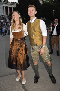 Almauftrieb beim Oktoberfest 2023 in München