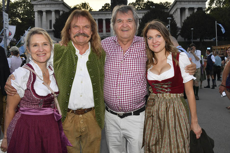 Almauftrieb beim Oktoberfest 2023 in München