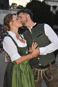 Almauftrieb beim Oktoberfest 2023 in München