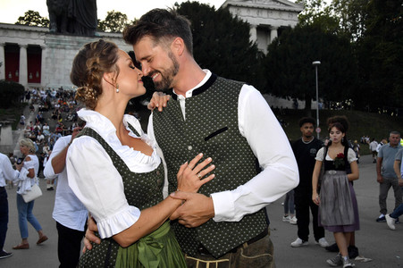 Almauftrieb beim Oktoberfest 2023 in München