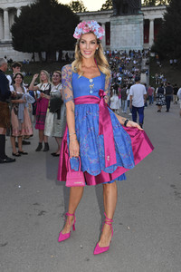 Almauftrieb beim Oktoberfest 2023 in München