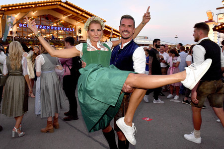 Almauftrieb beim Oktoberfest 2023 in München
