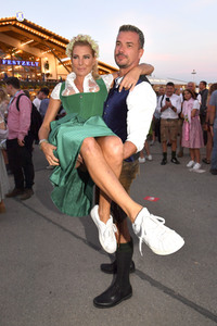 Almauftrieb beim Oktoberfest 2023 in München