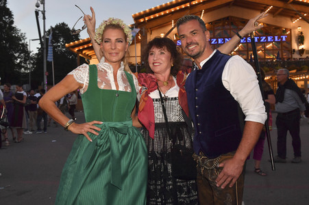 Almauftrieb beim Oktoberfest 2023 in München