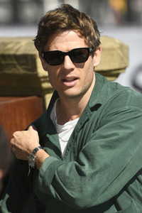 Ankunft von James Norton auf dem San Sebastian International Film Festival 2023