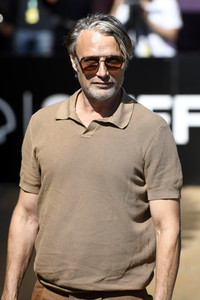 Ankunft von Mads Mikkelsen auf dem San Sebastian International Film Festival 2023
