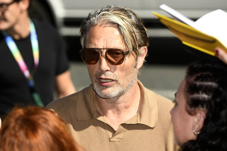 Ankunft von Mads Mikkelsen auf dem San Sebastian International Film Festival 2023