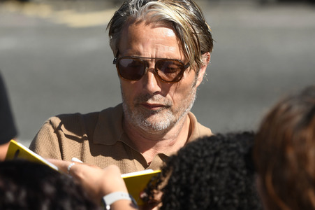 Ankunft von Mads Mikkelsen auf dem San Sebastian International Film Festival 2023