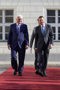 Begrüßung des Präsidenten der Republik Lettland mit militärischen Ehren in Berlin
