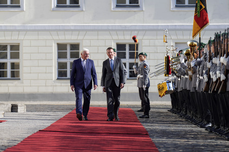 Begrüßung des Präsidenten der Republik Lettland mit militärischen Ehren in Berlin