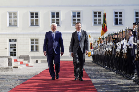 Begrüßung des Präsidenten der Republik Lettland mit militärischen Ehren in Berlin