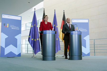 Pressestatements vor der Sitzung 'Bündnis-Tag zum bezahlbaren Wohnraum' in Berlin