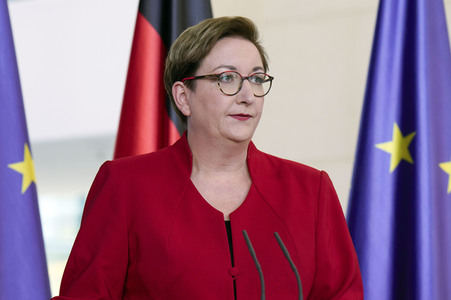 Pressestatements vor der Sitzung 'Bündnis-Tag zum bezahlbaren Wohnraum' in Berlin