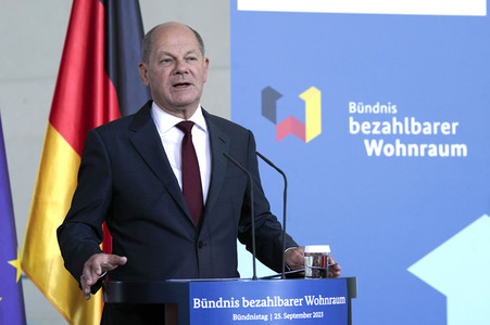 Pressestatements vor der Sitzung 'Bündnis-Tag zum bezahlbaren Wohnraum' in Berlin