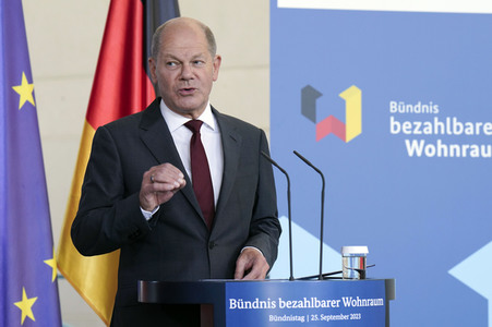 Pressestatements vor der Sitzung 'Bündnis-Tag zum bezahlbaren Wohnraum' in Berlin