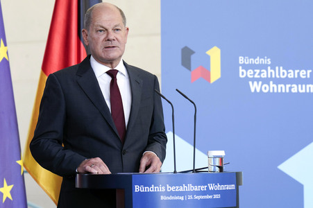 Pressestatements vor der Sitzung 'Bündnis-Tag zum bezahlbaren Wohnraum' in Berlin