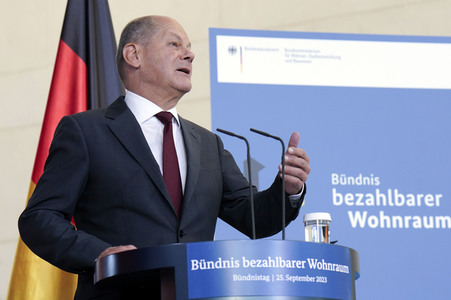 Pressestatements vor der Sitzung 'Bündnis-Tag zum bezahlbaren Wohnraum' in Berlin