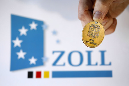 Symbolfoto Zoll-Dienstmarke