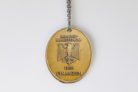 Symbolfoto Zoll-Dienstmarke