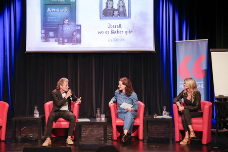 Hendrikje Balsmeyer und Peter Maffay auf der lit.Cologne Spezial 2023 in Köln