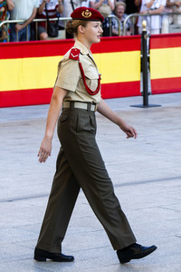 Leonor von Spanien bei Kranzniederlegung in Saragossa