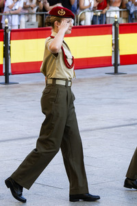 Leonor von Spanien bei Kranzniederlegung in Saragossa