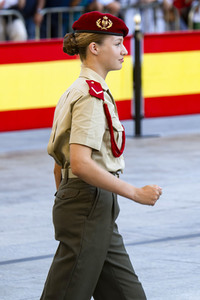Leonor von Spanien bei Kranzniederlegung in Saragossa