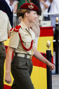 Leonor von Spanien bei Kranzniederlegung in Saragossa