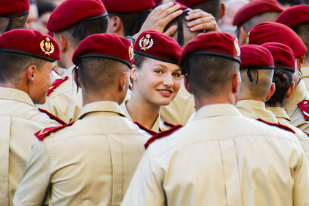 Leonor von Spanien bei Kranzniederlegung in Saragossa