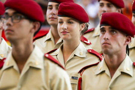 Leonor von Spanien bei Kranzniederlegung in Saragossa