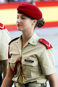 Leonor von Spanien bei Kranzniederlegung in Saragossa