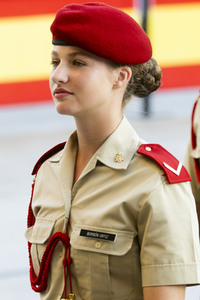 Leonor von Spanien bei Kranzniederlegung in Saragossa