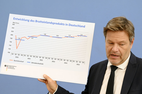 Bundespressekonferenz Vorstellung der Herbstprojektion der Bundesregierung in Berlin