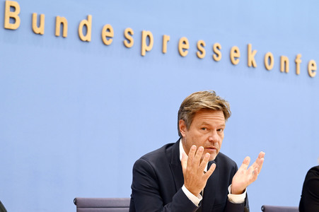 Bundespressekonferenz Vorstellung der Herbstprojektion der Bundesregierung in Berlin