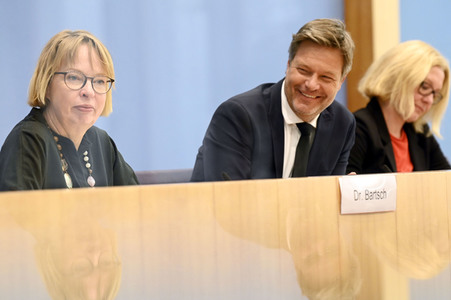 Bundespressekonferenz Vorstellung der Herbstprojektion der Bundesregierung in Berlin