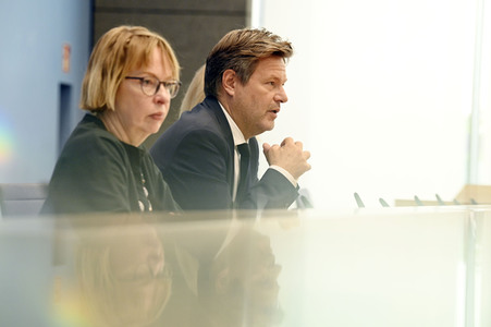 Bundespressekonferenz Vorstellung der Herbstprojektion der Bundesregierung in Berlin